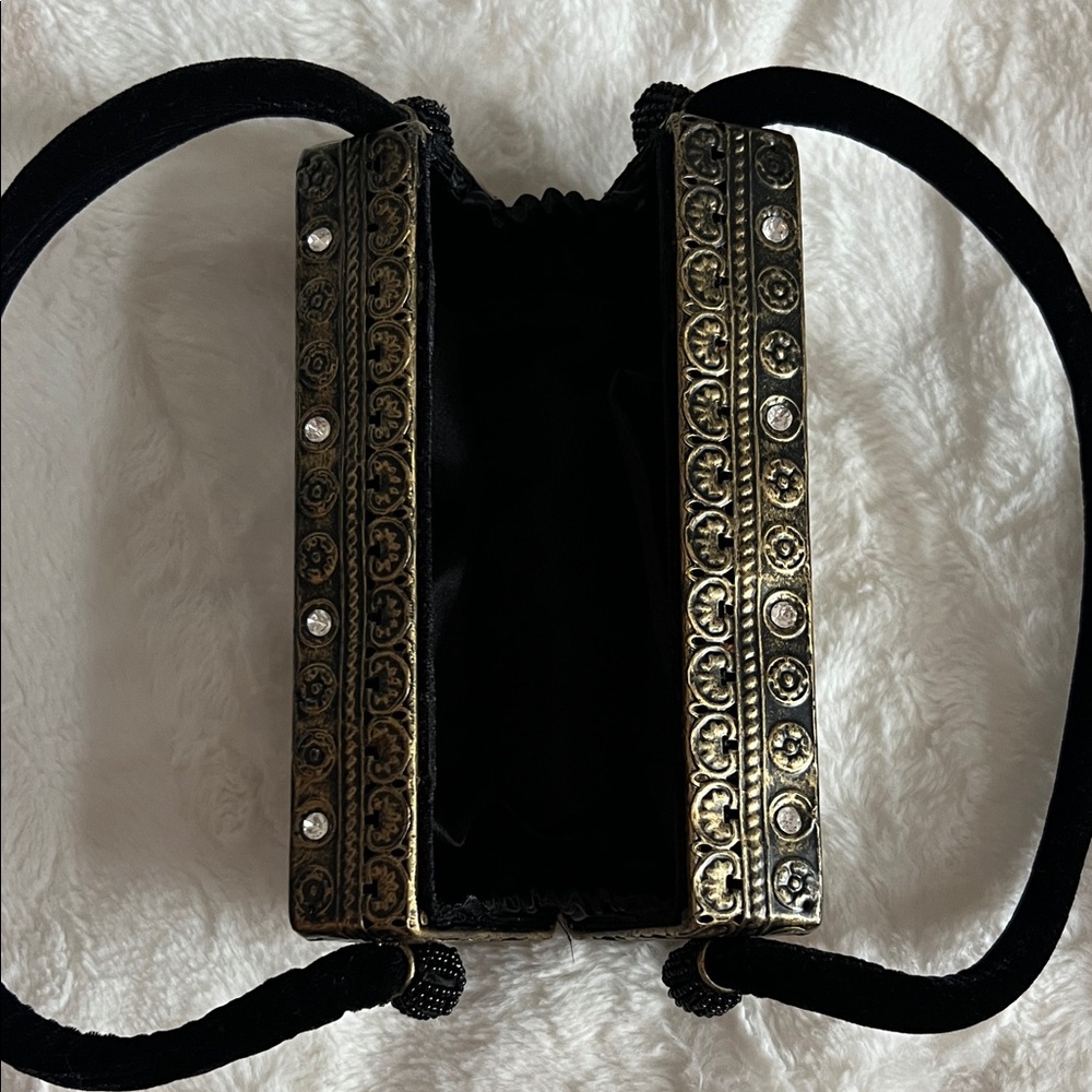 Vintage Ornate Black and Gold Evening Clutch - Picture 5 of 7